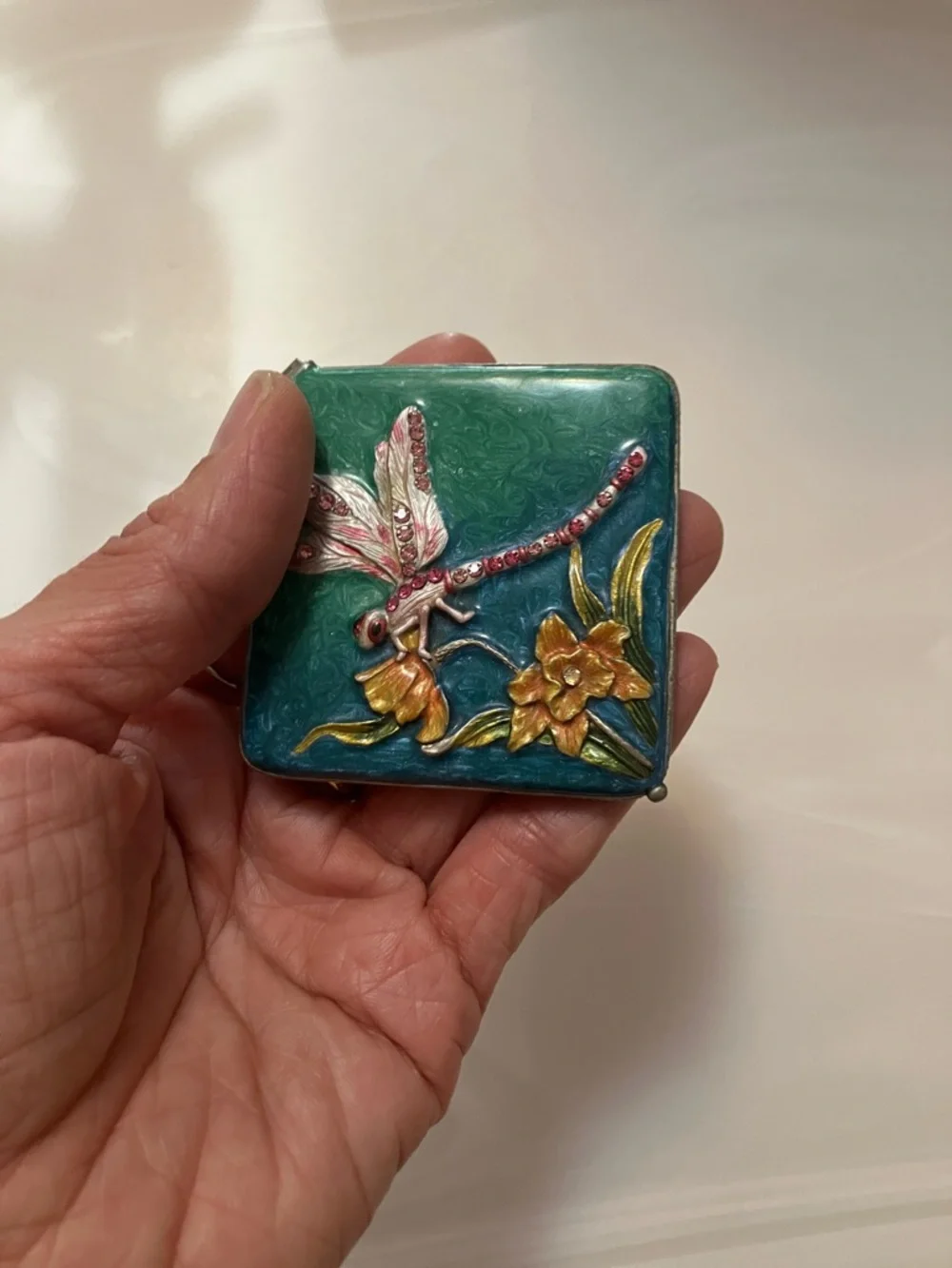 N/A decorative compact
